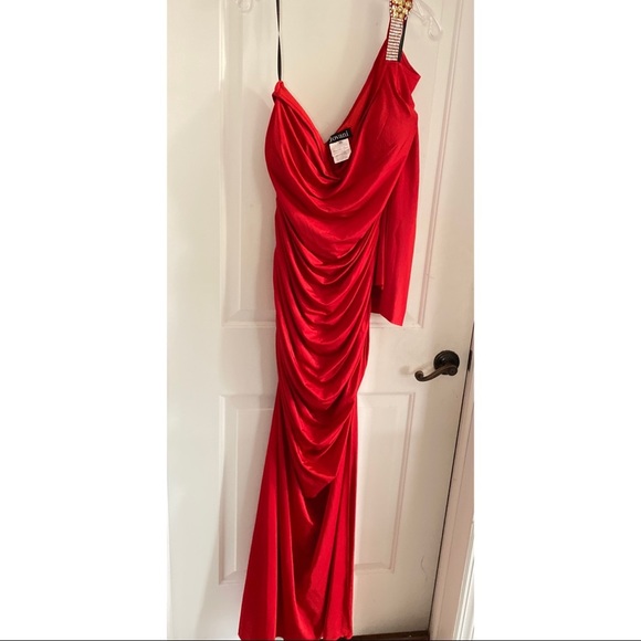 Jovani 171314 in Red - Picture 3 of 8